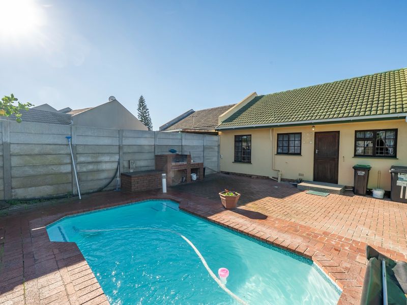 Charming, well maintained, 2 bedroom Townhouse - Photo 2
