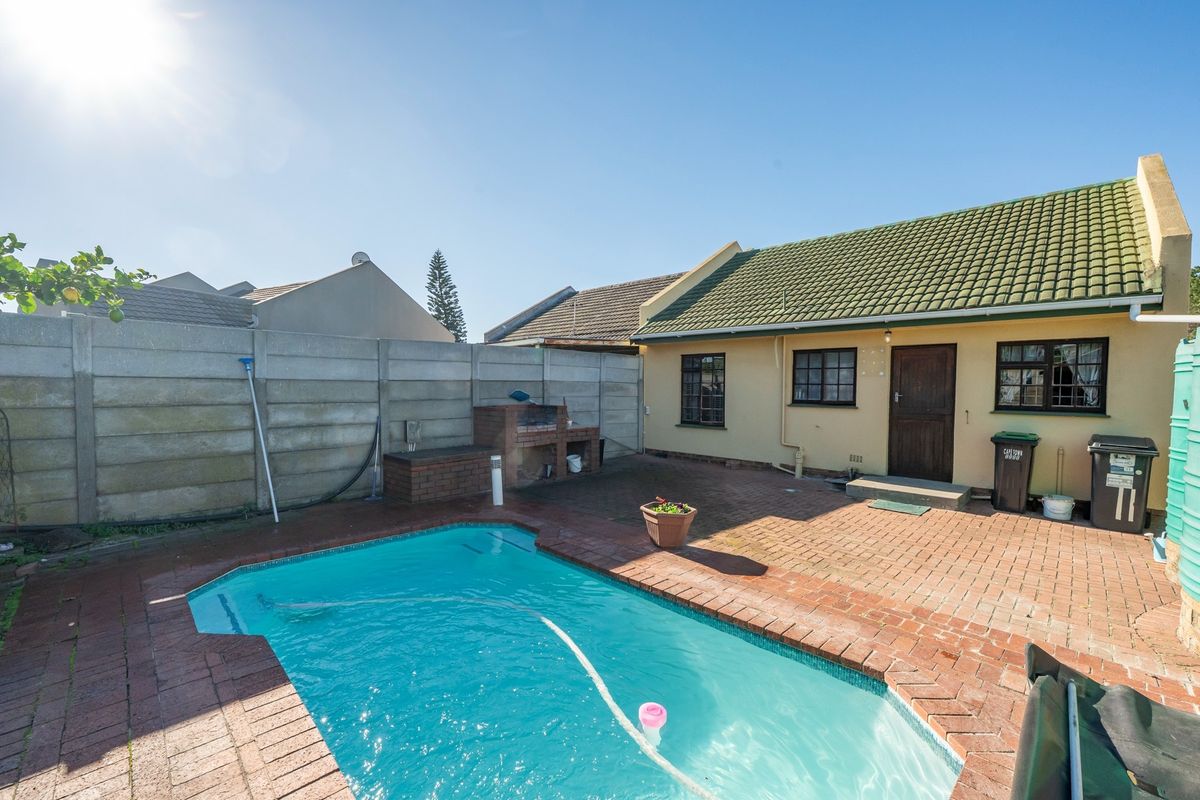 Charming, well maintained, 2 bedroom Townhouse - Photo 2