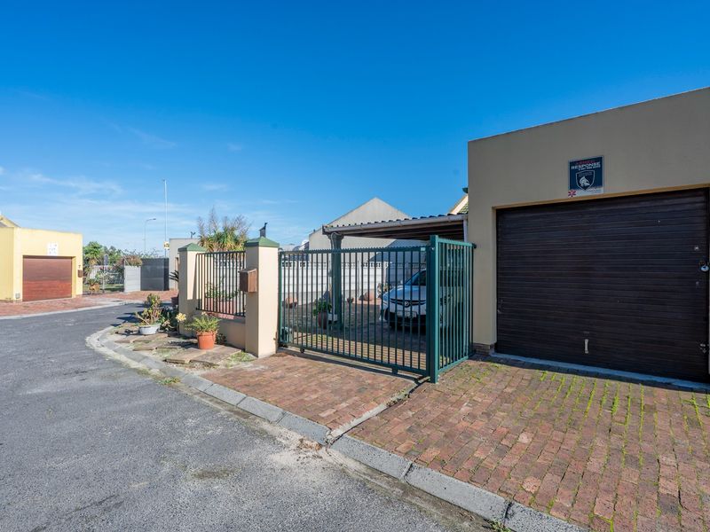 Charming, well maintained, 2 bedroom Townhouse - Photo 10