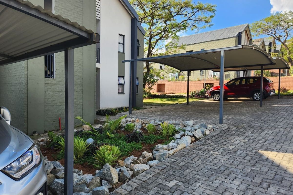 Groundfloor townhouse with private garden - Photo 4