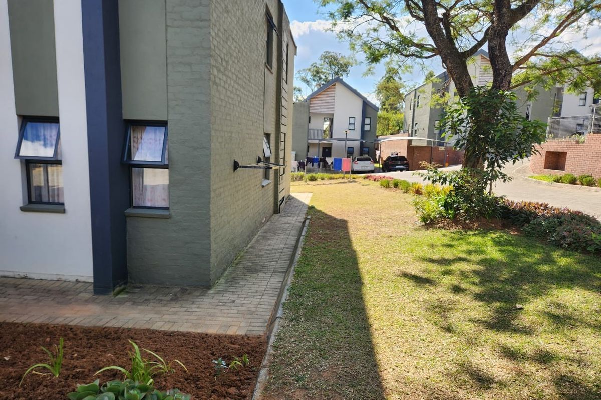 Groundfloor townhouse with private garden - Photo 5