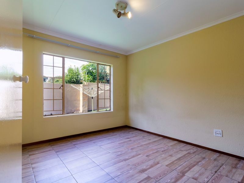 3 Bedroom House To Rent in Weltevreden Park. AVAILABLE IMMEDIATELY! - Photo 6