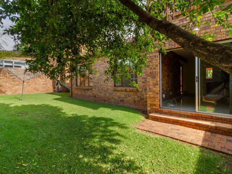 3 Bedroom House To Rent in Weltevreden Park. AVAILABLE IMMEDIATELY! - Photo 2