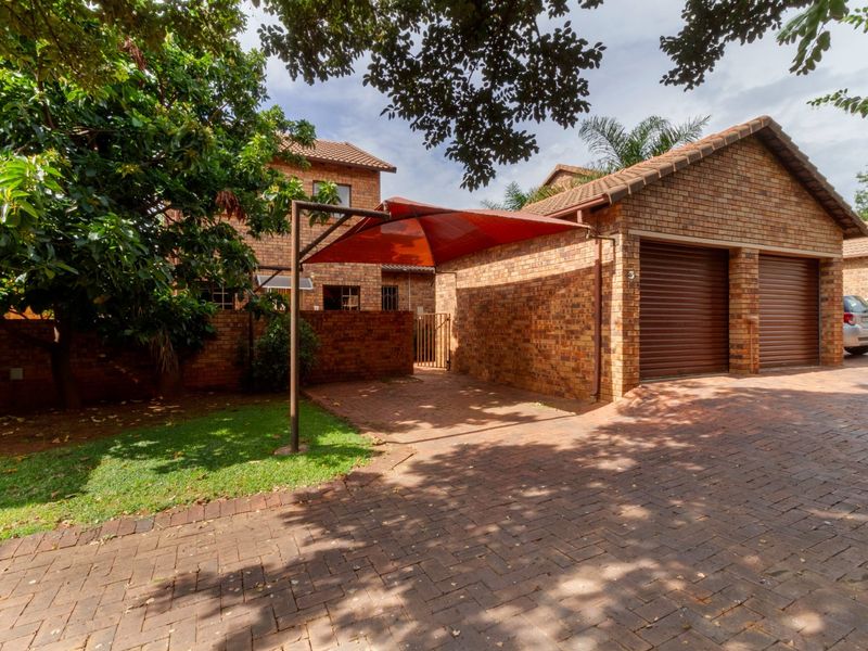 3 Bedroom House To Rent in Weltevreden Park. AVAILABLE IMMEDIATELY! - Photo 3