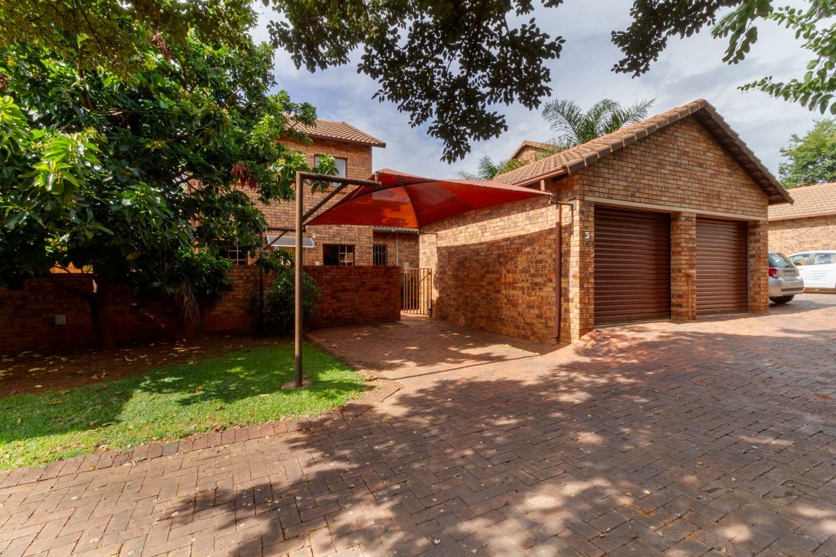 3 Bedroom House To Rent in Weltevreden Park. AVAILABLE IMMEDIATELY! - Photo 3