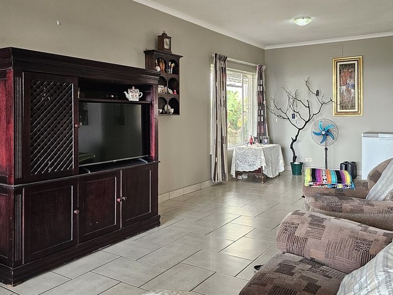 3 Bedroom , 3 Bathroom Family House with Flat - Photo 10