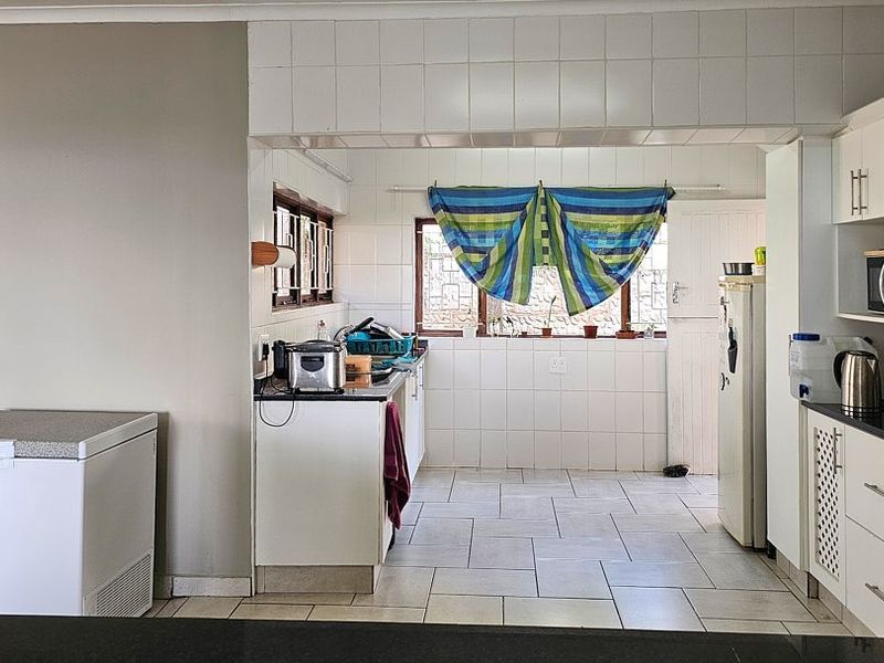 3 Bedroom , 3 Bathroom Family House with Flat - Photo 7