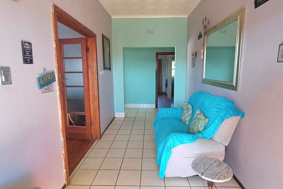 House For Sale in Van Riebeeck Hoogte Uitenhage Eastern Cape - Photo 4