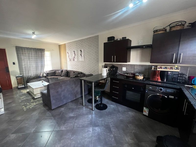 2 Bedroom Townhouse for Sale in The Reeds - Photo 7