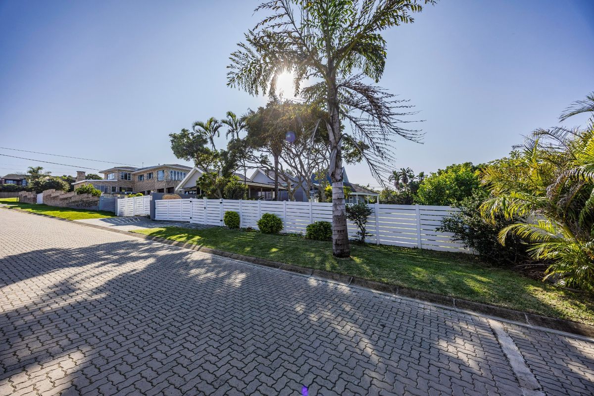Coastal Living at Its Best - Versatile Family Home with Income Potential in Sunrise-on-Sea - Photo 5