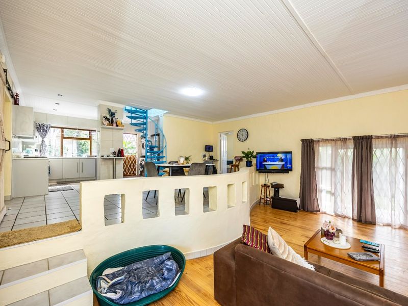 Coastal Living at Its Best - Versatile Family Home with Income Potential in Sunrise-on-Sea - Photo 7