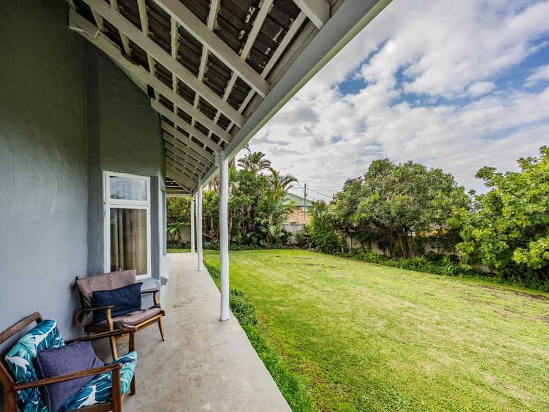 Coastal Living at Its Best - Versatile Family Home with Income Potential in Sunrise-on-Sea - Photo 6