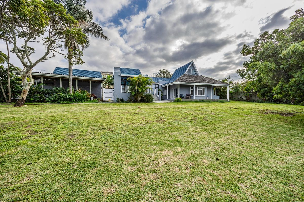 Coastal Living at Its Best - Versatile Family Home with Income Potential in Sunrise-on-Sea - Photo 3
