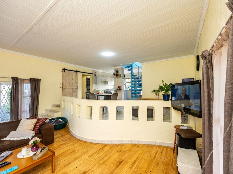 Coastal Living at Its Best - Versatile Family Home with Income Potential in Sunrise-on-Sea - Photo 8