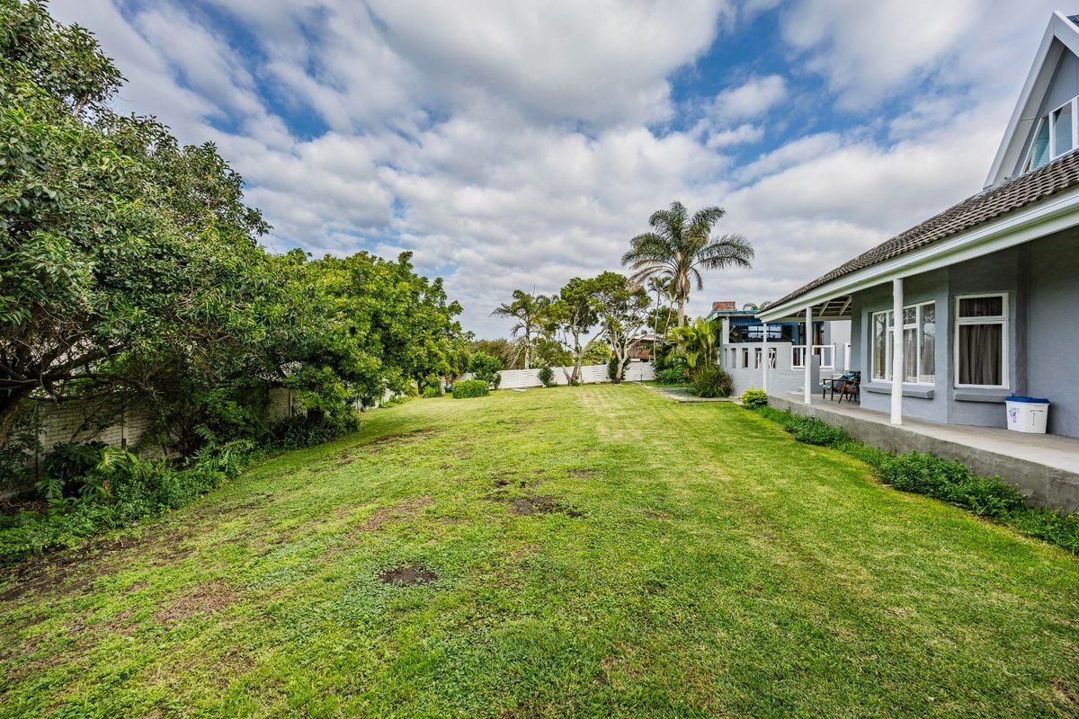 Coastal Living at Its Best - Versatile Family Home with Income Potential in Sunrise-on-Sea - Photo 4