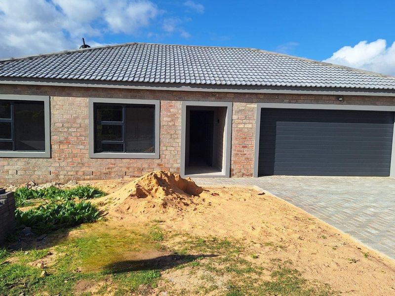 House For Sale in Albertinia - Photo 3