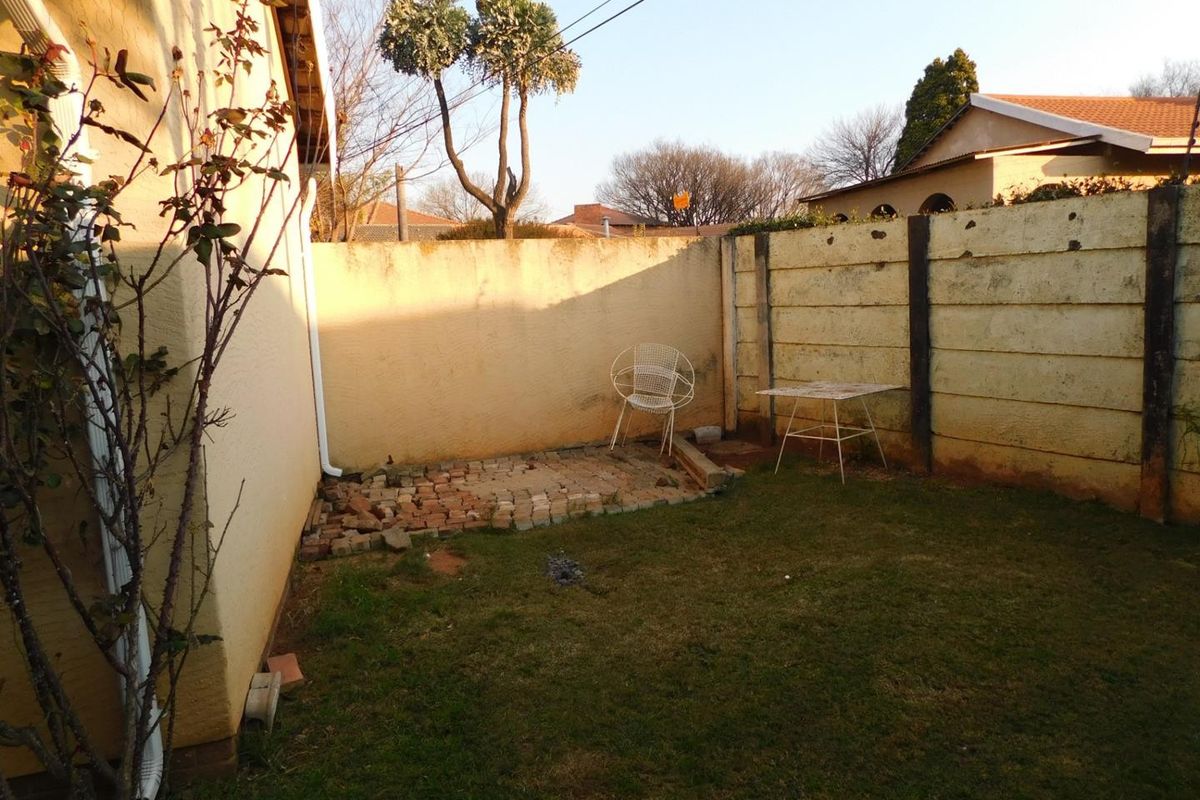 House For Sale in Northmead, Benoni - Photo 2