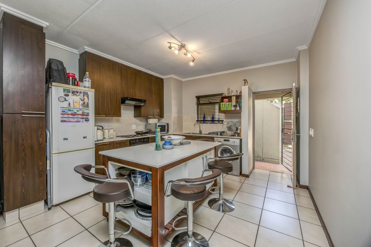 Cedar Hills Private Estate - Photo 2