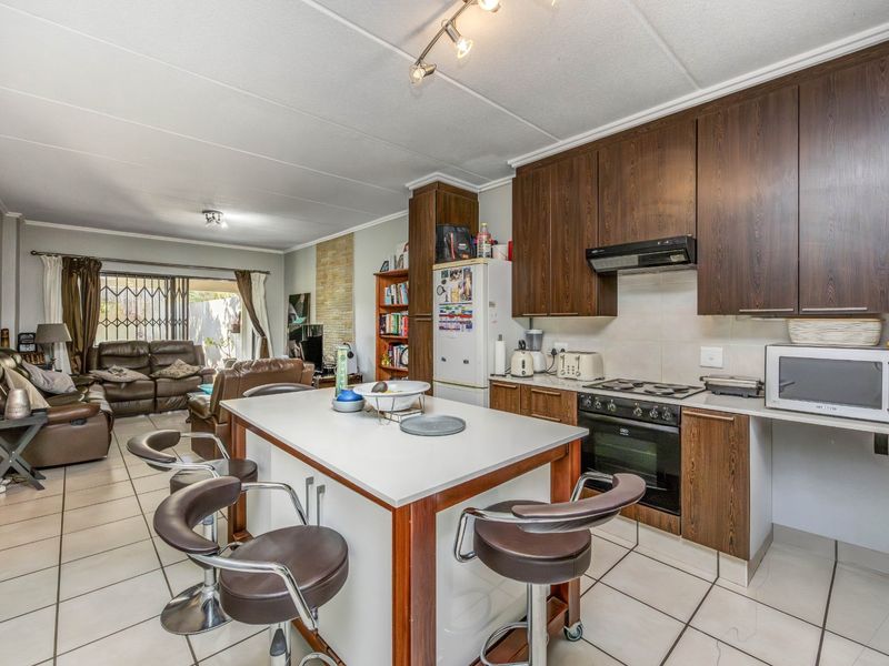 Cedar Hills Private Estate - Photo 2