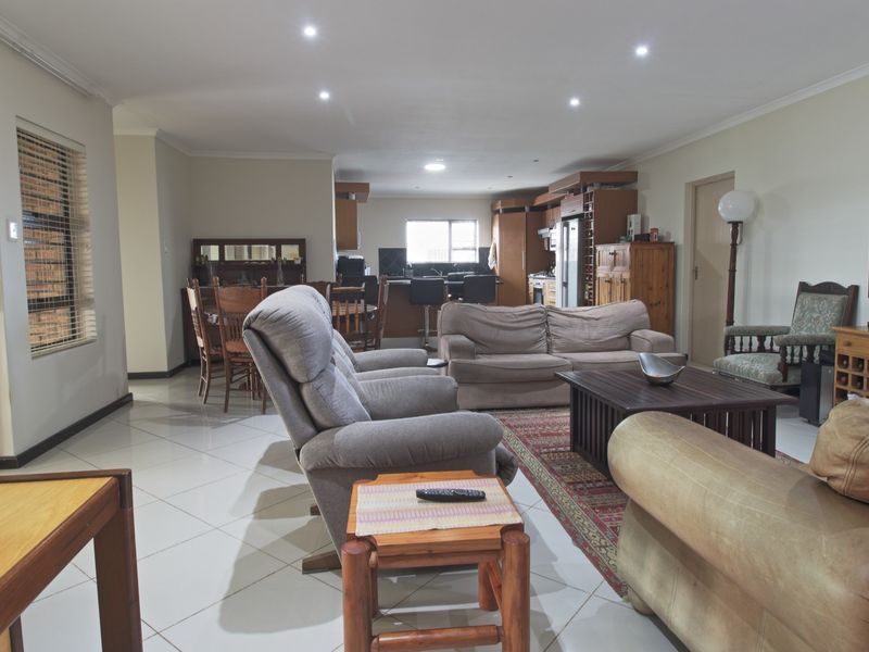Just Listed | Energy-Efficient 3 Bedroom Family Home for Sale in Noorsekloof, Jeffreys Bay - Photo 8