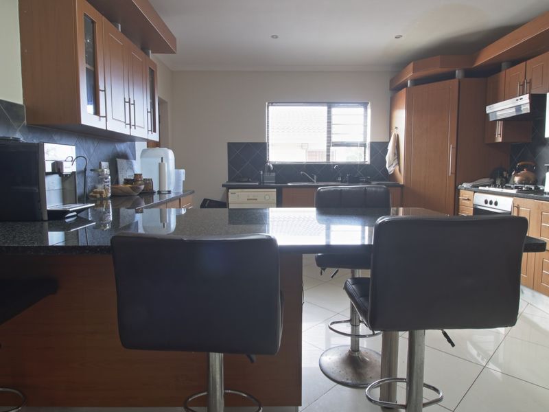 Just Listed | Energy-Efficient 3 Bedroom Family Home for Sale in Noorsekloof, Jeffreys Bay - Photo 10