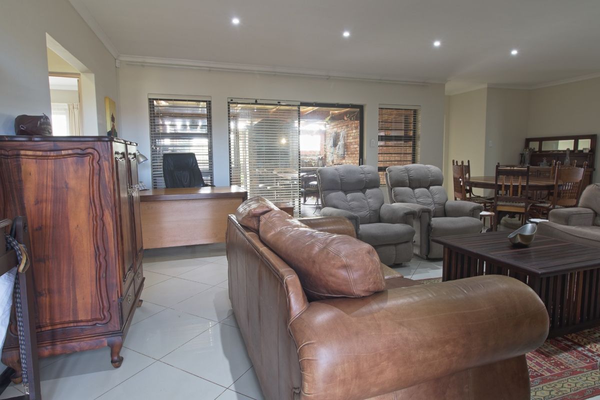 Just Listed | Energy-Efficient 3 Bedroom Family Home for Sale in Noorsekloof, Jeffreys Bay - Photo 5