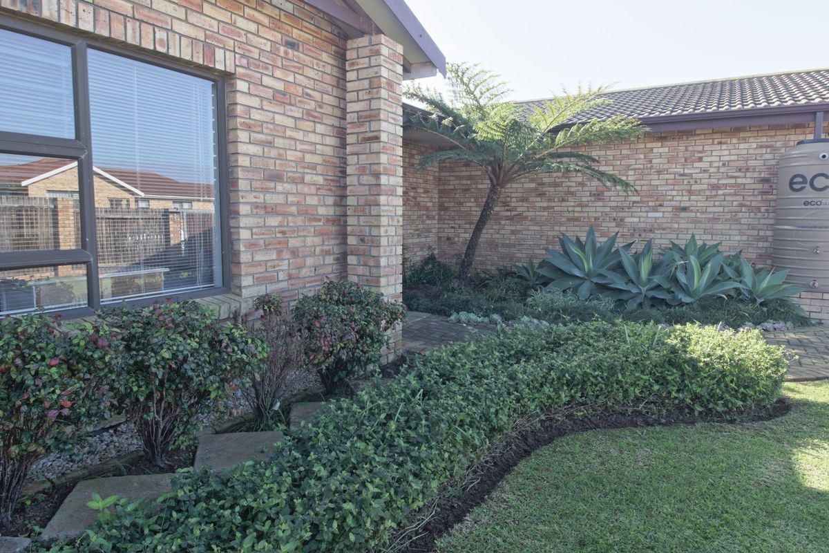 Just Listed | Energy-Efficient 3 Bedroom Family Home for Sale in Noorsekloof, Jeffreys Bay - Photo 2