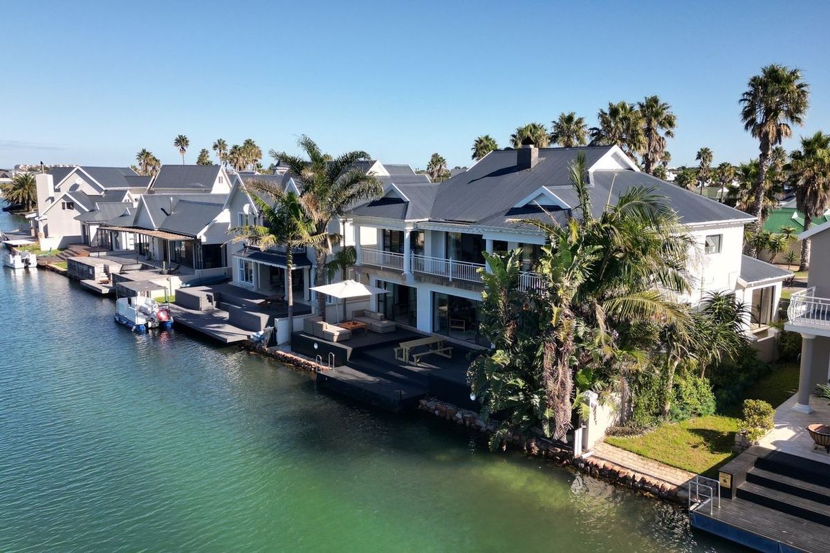 House For Sale in Marina Martinique, Jeffreys Bay - Photo 2