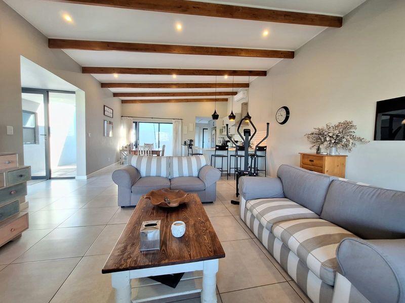 Spacious and Well Designed 4 Bedroom Home in Palm Lakes Estate - Photo 8