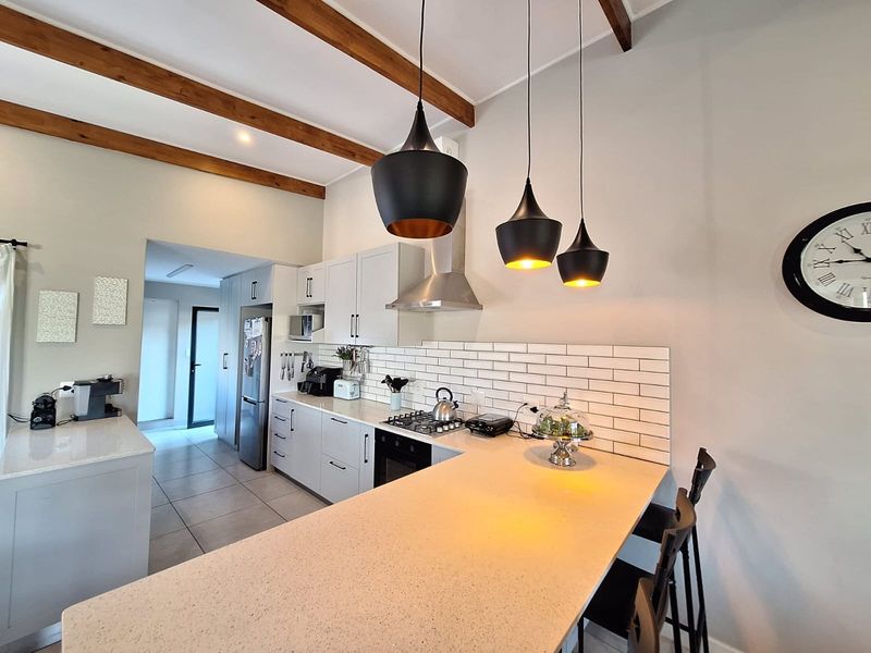 Spacious and Well Designed 4 Bedroom Home in Palm Lakes Estate - Photo 4