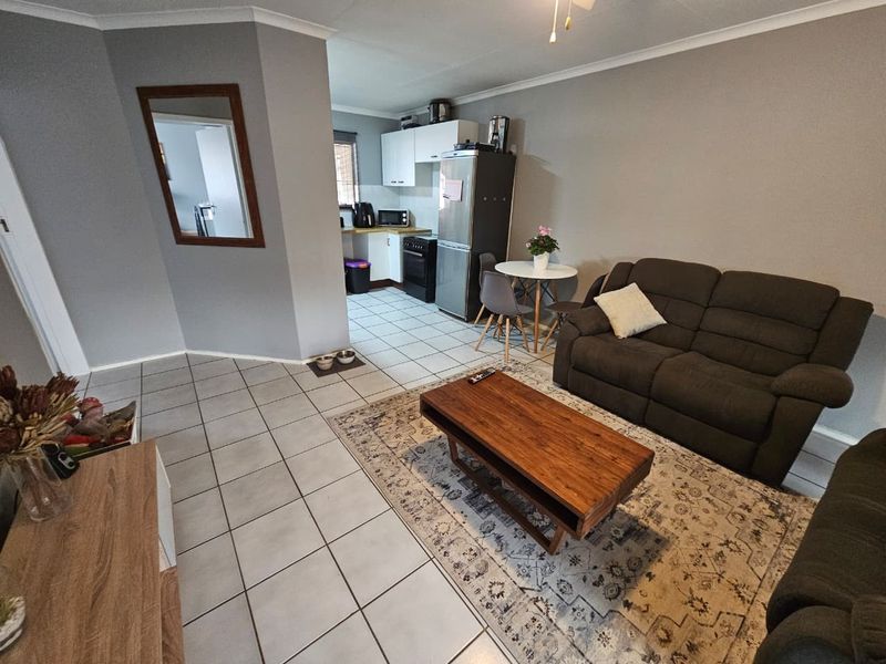 Neat and Spacious 2-Bedroom Simplex to Rent in Secure Complex - Bonaero Park - Photo 9