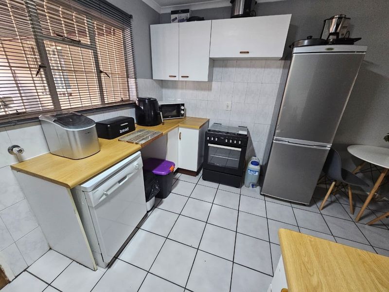 Neat and Spacious 2-Bedroom Simplex to Rent in Secure Complex - Bonaero Park - Photo 6