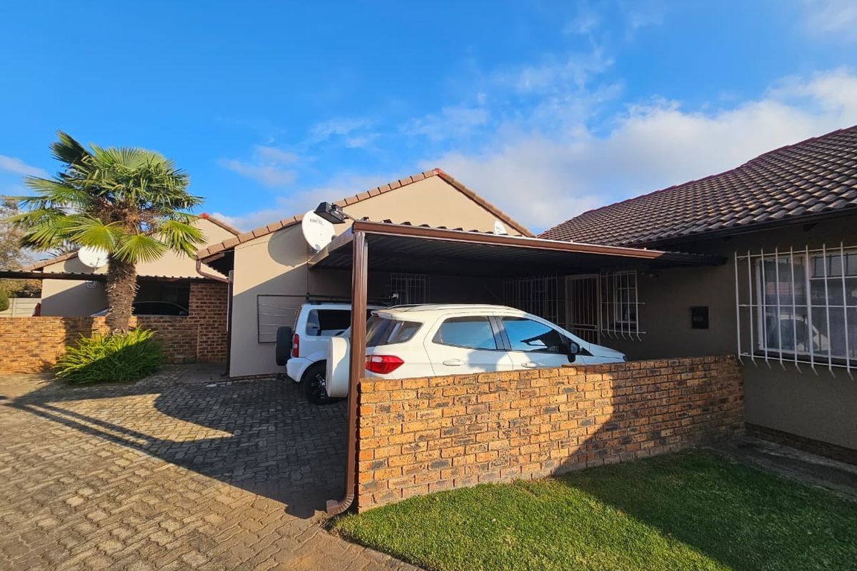 Neat and Spacious 2-Bedroom Simplex to Rent in Secure Complex - Bonaero Park - Photo 3