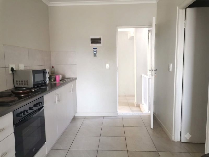 Modern 1 Bedroom Apartment To Rent in La Vie Estate, Paarl - Photo 3
