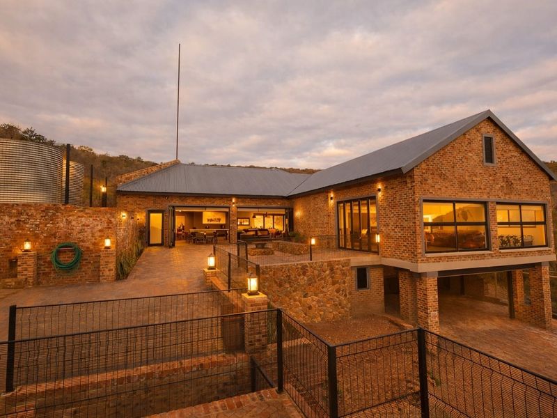 Luxury 4 Bedroom Safari Lodge in Mabalingwe Big 5 Game Reserve - Photo 1