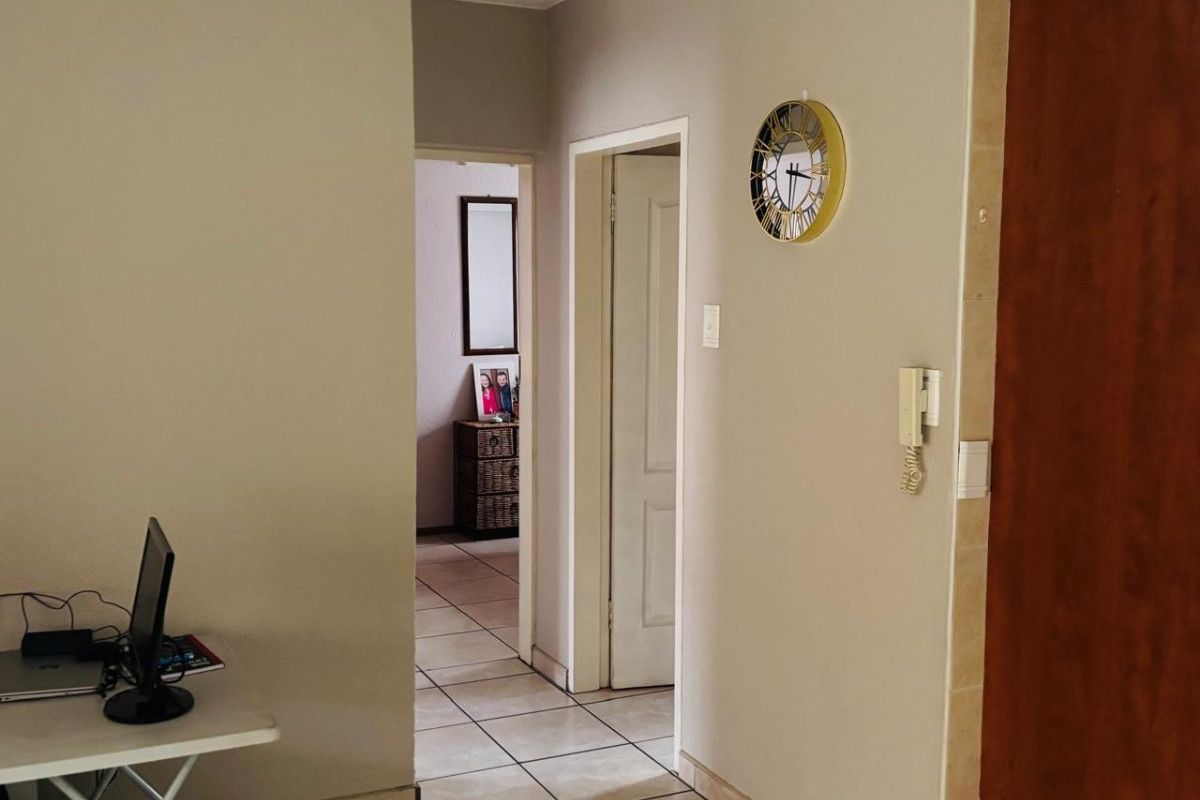 Apartment For Sale in Vanderbijlpark SE 2, Vanderbijlpark SE, Vanderbijlpark - Photo 3