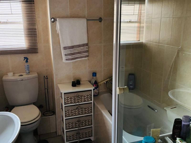 Apartment For Sale in Vanderbijlpark SE 2, Vanderbijlpark SE, Vanderbijlpark - Photo 4