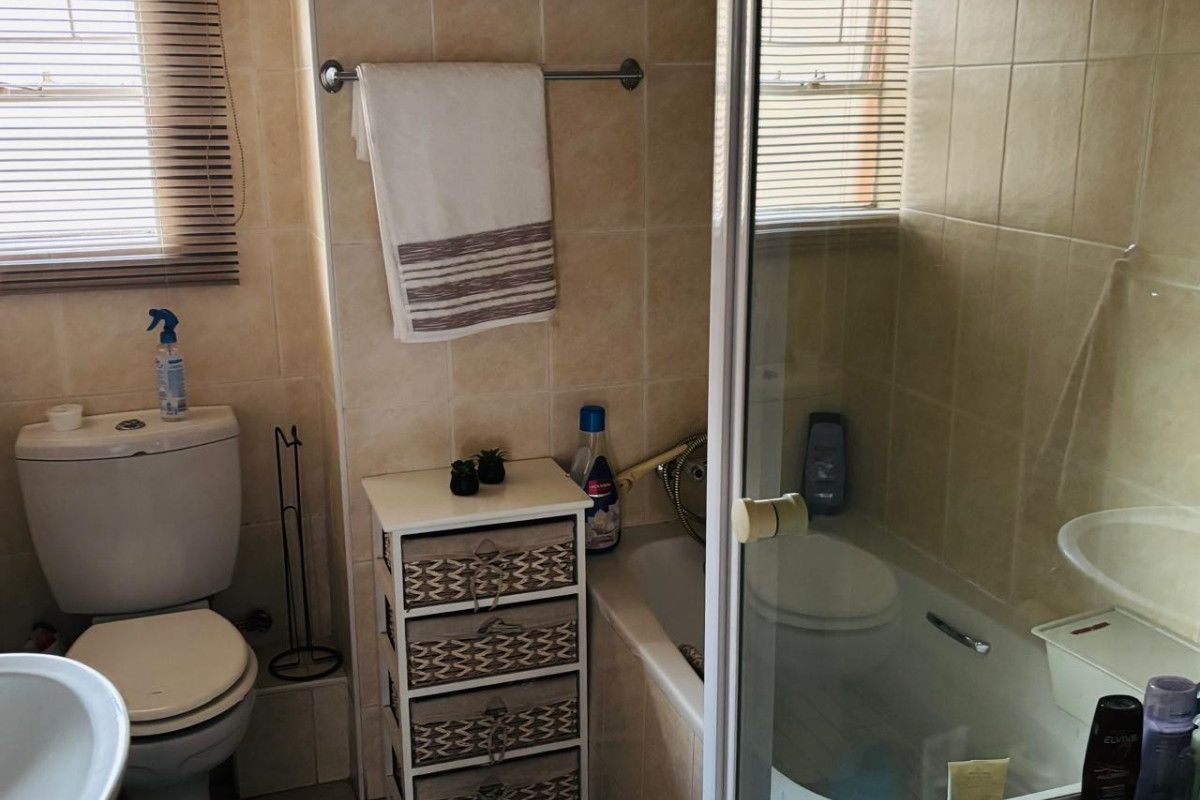Apartment For Sale in Vanderbijlpark SE 2, Vanderbijlpark SE, Vanderbijlpark - Photo 4
