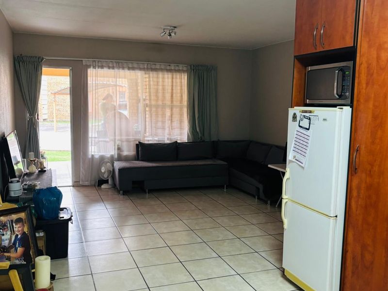 Apartment For Sale in Vanderbijlpark SE 2, Vanderbijlpark SE, Vanderbijlpark - Photo 2