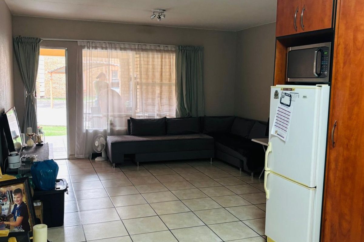 Apartment For Sale in Vanderbijlpark SE 2, Vanderbijlpark SE, Vanderbijlpark - Photo 2