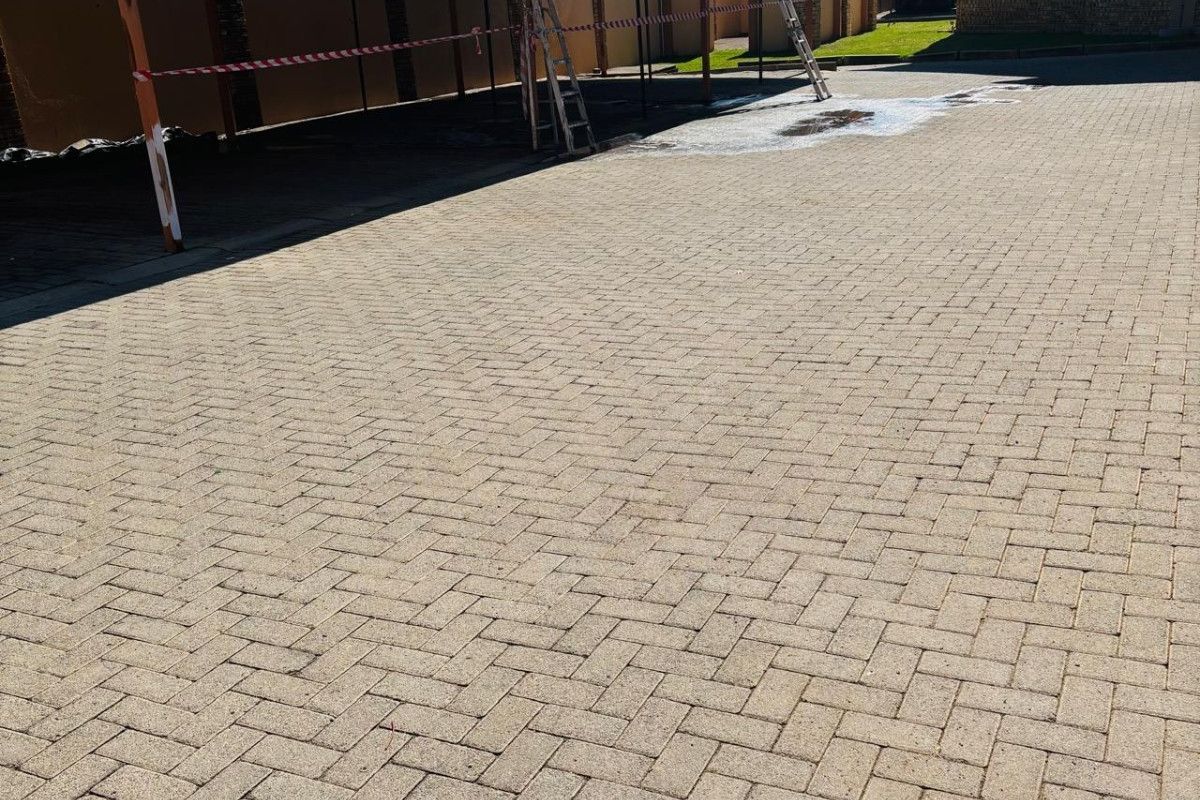 Apartment For Sale in Vanderbijlpark SE 2, Vanderbijlpark SE, Vanderbijlpark - Photo 2