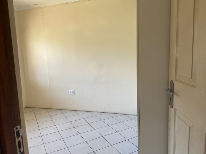 Cottage To Rent in Athlone Park, Amanzimtoti, KwaZulu Natal - Photo 7