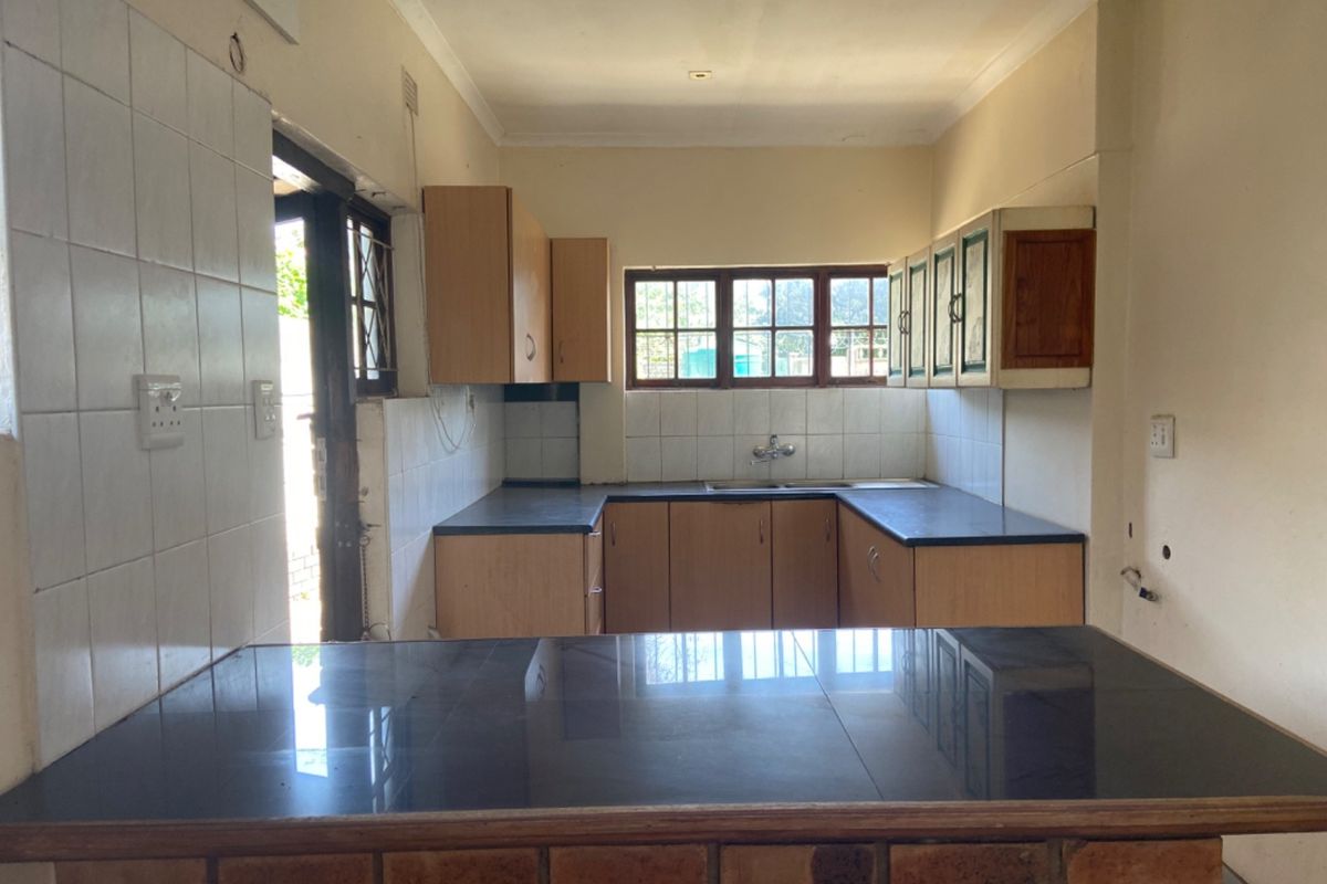 Cottage To Rent in Athlone Park, Amanzimtoti, KwaZulu Natal - Photo 2