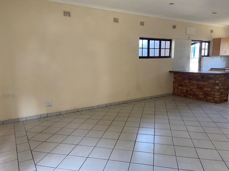 Cottage To Rent in Athlone Park, Amanzimtoti, KwaZulu Natal - Photo 5