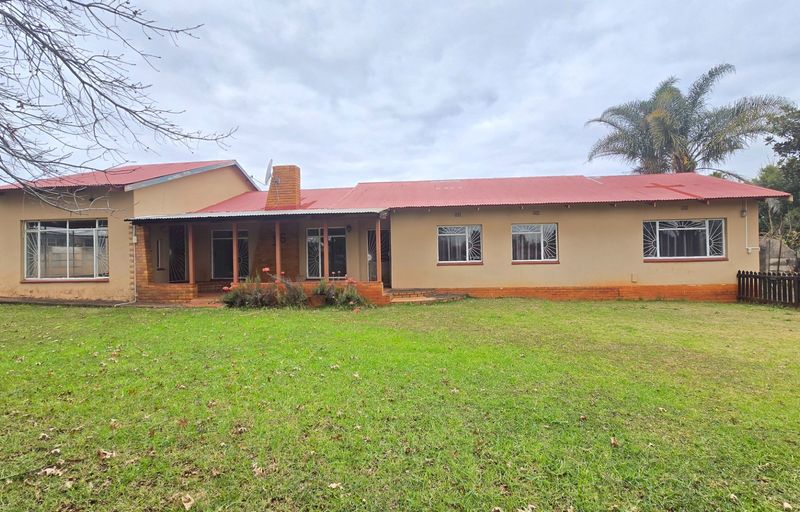 Renovator's Dream with Flatlet, Borehole and Endless Potential