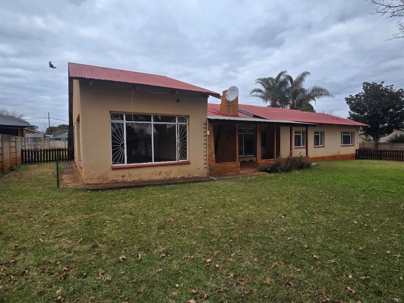 Renovator's Dream with Flatlet, Borehole and Endless Potential - Photo 2