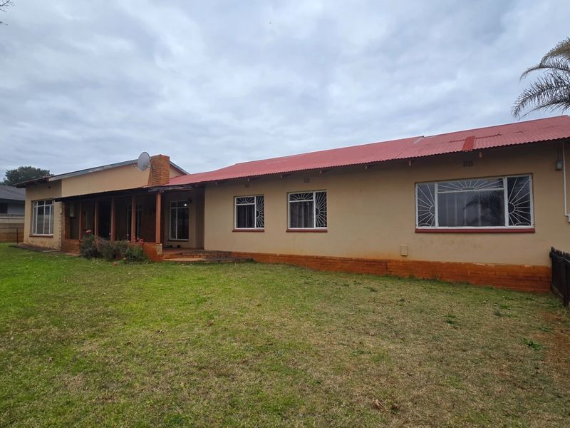 Renovator's Dream with Flatlet, Borehole and Endless Potential - Photo 3