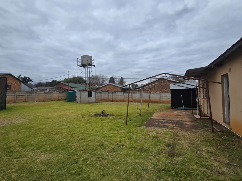 Renovator's Dream with Flatlet, Borehole and Endless Potential - Photo 4