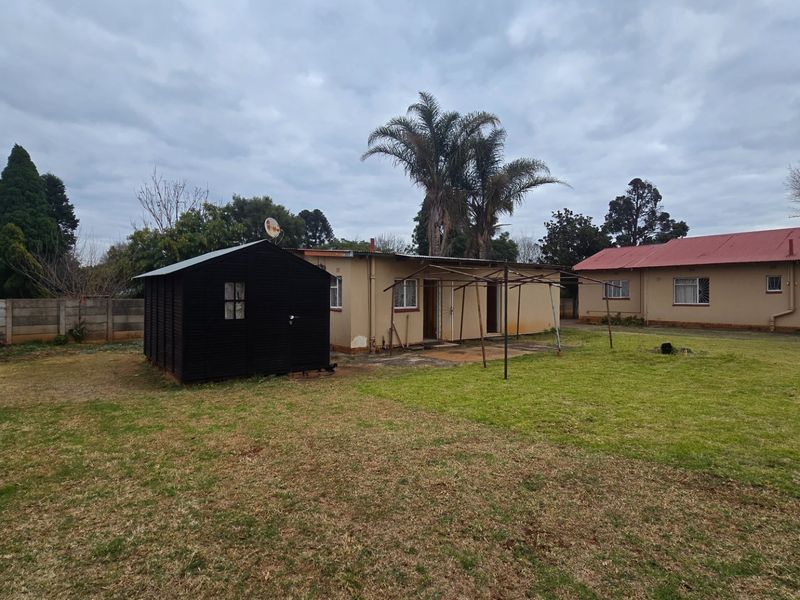 Renovator's Dream with Flatlet, Borehole and Endless Potential - Photo 5