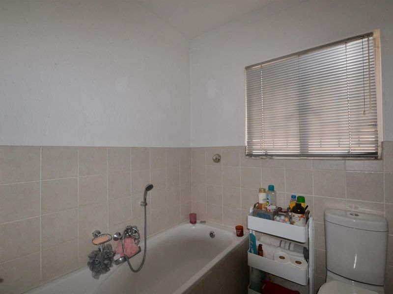 Stunning 2 Bedroom 2 Bathroom Duplex Townhouse in Aloe Place to Rent - Photo 10